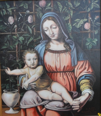 Matka Boska w ogrodzie różanym