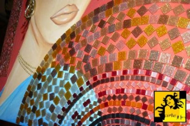 DETAL-KOBIETA Z RÓŻĄ