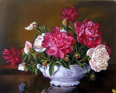 Peonie w białej wazie