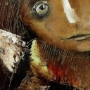 Aniołek w brązowym kubraczku